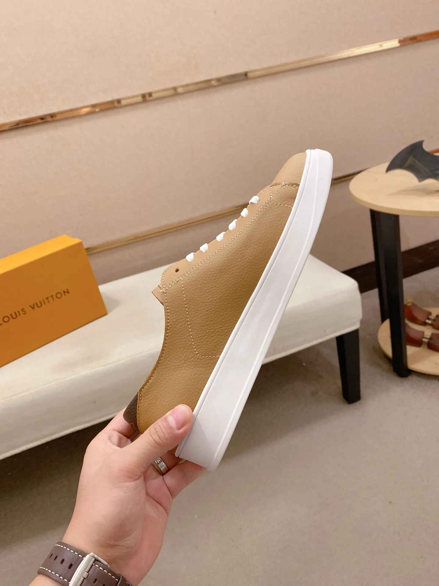 Men's shoes💰 440💰louis vuitton (Louis Vuitton/lv) top 🔍🔍 new models are on sale at the same time at the counter. The upper 🇮🇹 is imported from Italy first-layer cowhide, and the lining is fully imported sheepskin 💪💪, completely 1⃣️ to 1 ⃣️Re-engraved🇮🇹💪💪, ⚠Sole: The original sole is specially provided by the original factory, the exclusive movable molded sole is super comfortable, ⚠The original factory follows the order, 🔍🔍high quality, you can enter and exit the counter at will, welcome to compare⚠. Code number:38-44